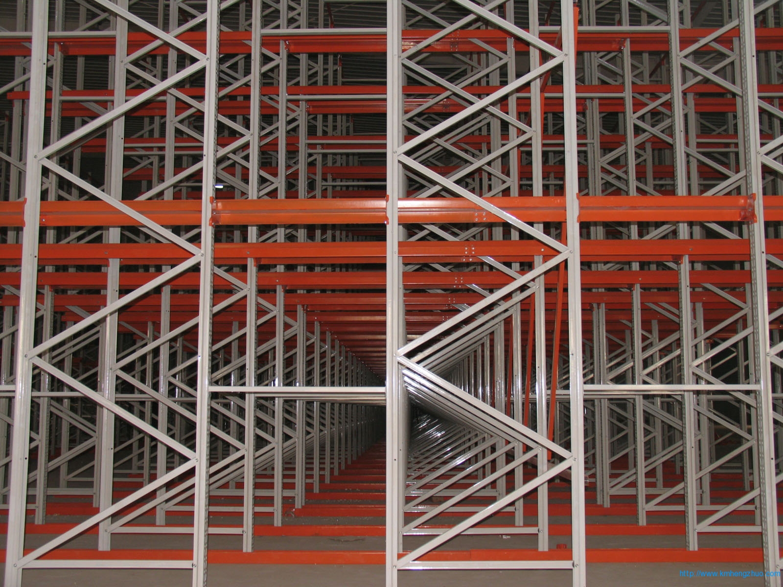 HZ-798型通廊式貨架 通廊式倉庫貨架應(yīng)用案例